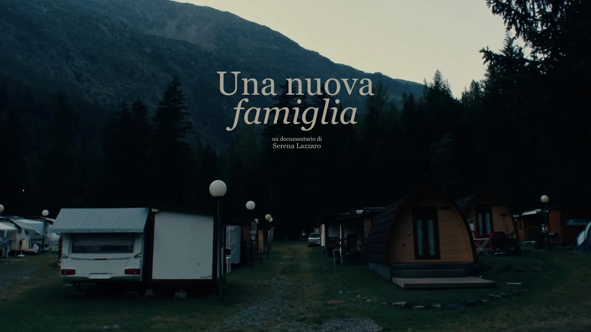 Distribuzione del documentario "Una nuova famiglia" di Serena Lazzaro